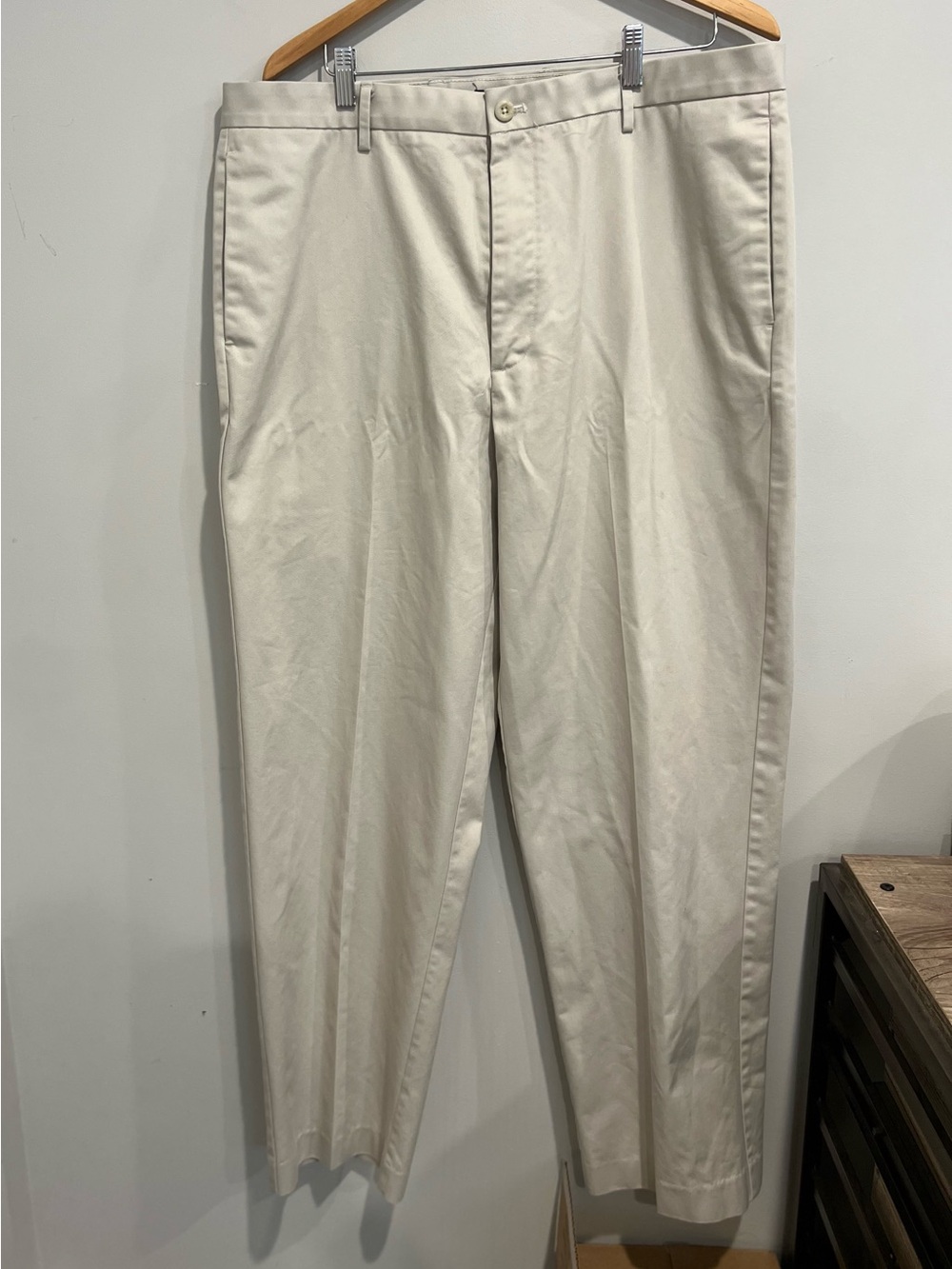 Izod mens khaki pants 38/34 golf cruisewear vacation business casual collegiate